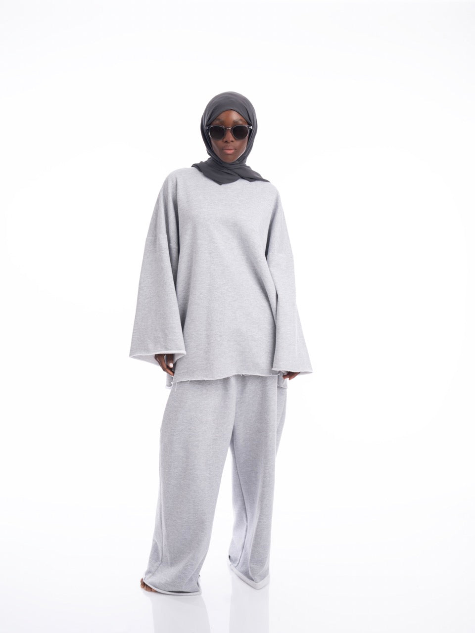 طقم رياضي رمادي فاتح من قطعتين - قطن ١٠٠٪