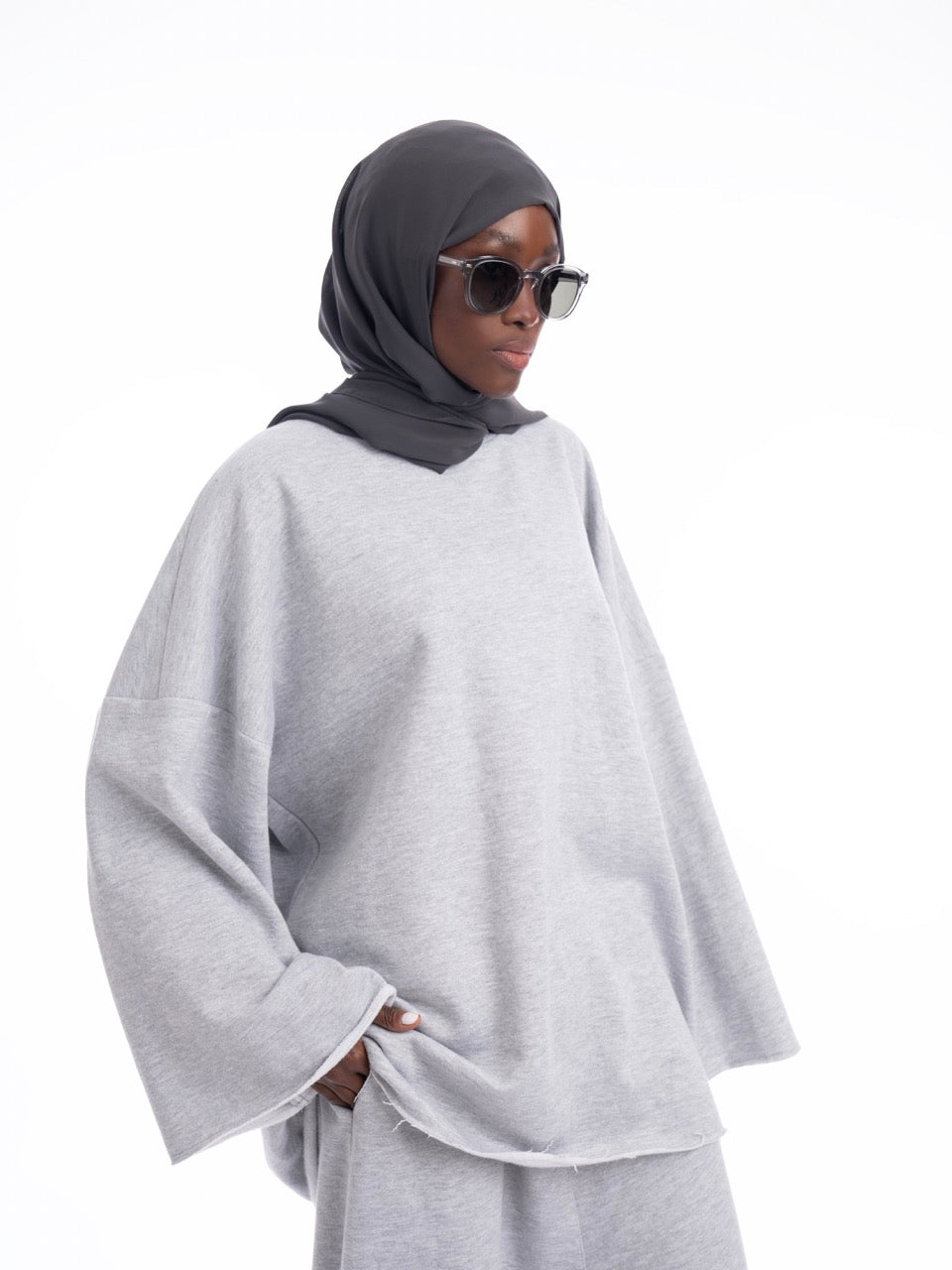 طقم رياضي رمادي فاتح من قطعتين - قطن ١٠٠٪