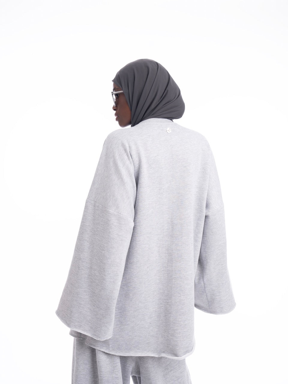 طقم رياضي رمادي فاتح من قطعتين - قطن ١٠٠٪